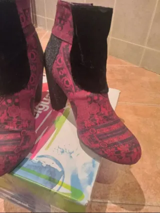 Botines Desigual Rojo y Negro