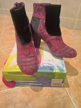 Botines Desigual Rojo y Negro