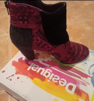 Botines Desigual Rojo y Negro