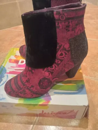 Botines Desigual Rojo y Negro