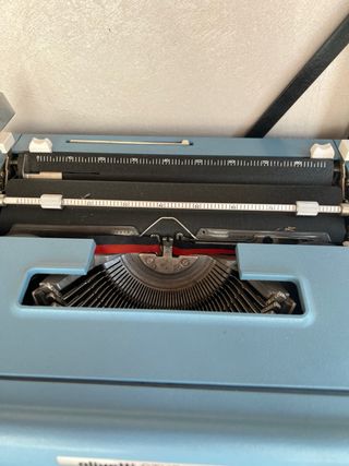 Máquina de escribir Olivetti Studio 46 azul