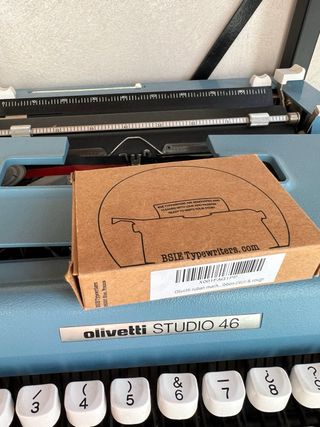 Máquina de escribir Olivetti Studio 46 azul