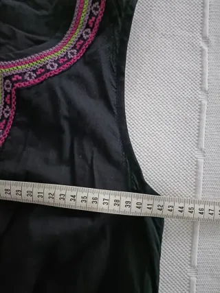 Blusón negro sin mangas bordado