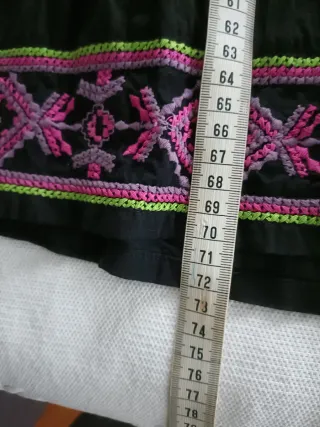 Blusón negro sin mangas bordado