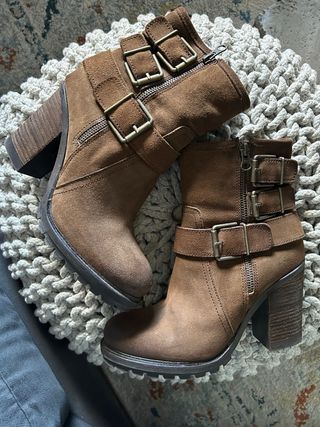 Botines de piel vuelta marrones