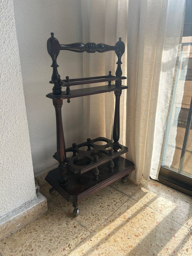 Botellero antiguo de madera