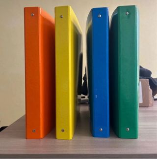 Raccoglitori ad anelli colorati