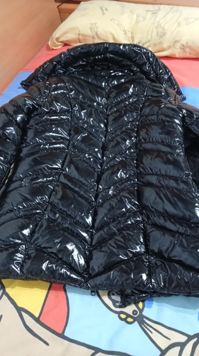 Chaqueta negra brillante