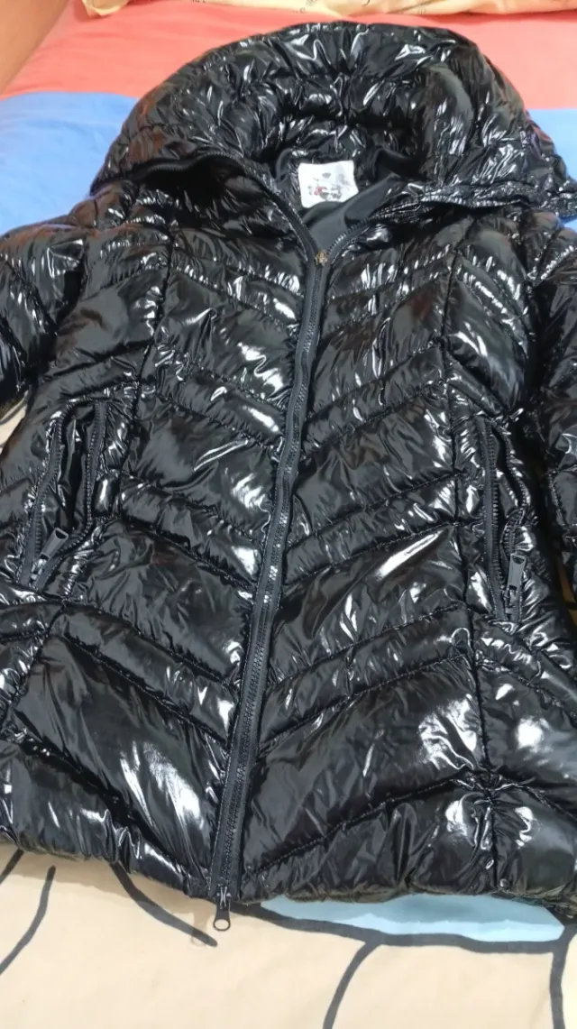 Chaqueta negra brillante