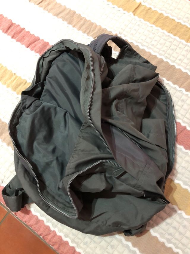 Mochila Chaqueta Gris,chubasquero .