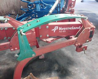 Vertederas Kverneland AD 85 3 Hojas