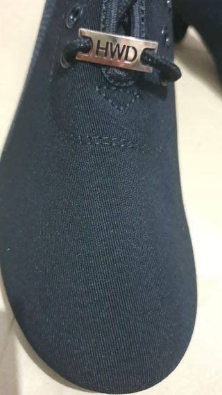 Zapatos de práctica HWD negros transpirables