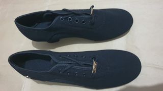 Zapatos de práctica HWD negros transpirables