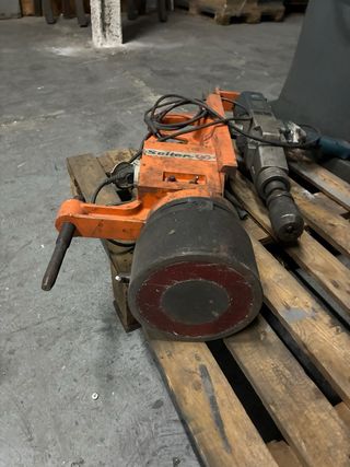 Taladro con base magnética