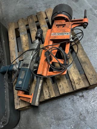 Taladro con base magnética