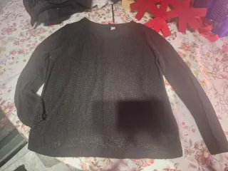 Jersey gris con encaje blanco