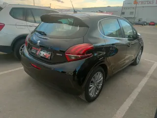 Peugeot 208 2015