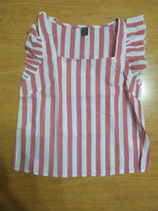 Camiseta Shein Talla XS Rayas Rojas  Blancas nueva
