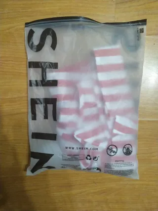 Camiseta Shein Talla XS Rayas Rojas  Blancas nueva