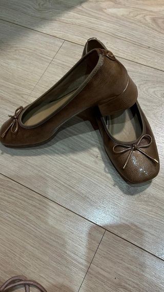 Zapatos tacón marrón y dorado