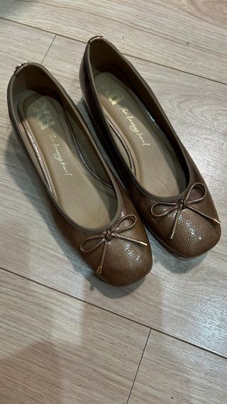 Zapatos tacón marrón y dorado