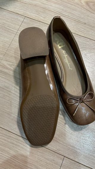 Zapatos tacón marrón y dorado