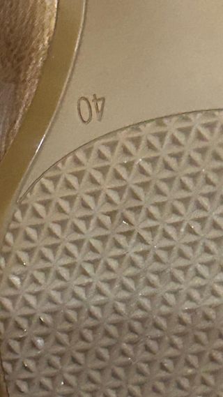 Zapatos tacón marrón y dorado