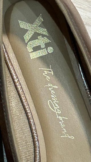 Zapatos tacón marrón y dorado