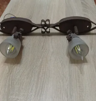 Lámparas de aplique de metal y cristal