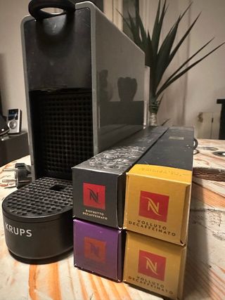 Cafetera Nespresso Krups Essenza Mini
