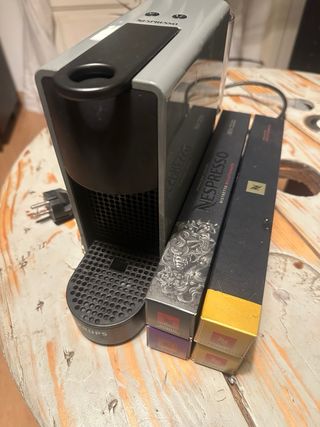 Cafetera Nespresso Krups Essenza Mini