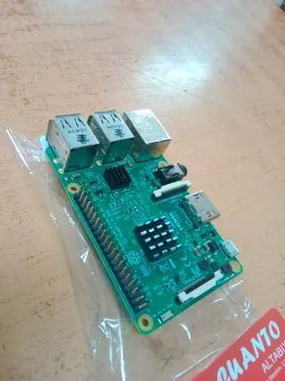 RASPBERRY PI 3 MODEL B
