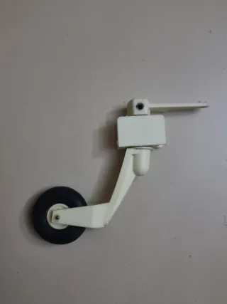 Tren aterrizaje trasero