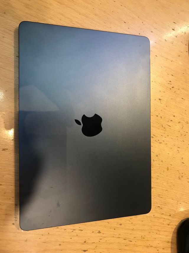 MacBook Air 13,6" M2 8GB