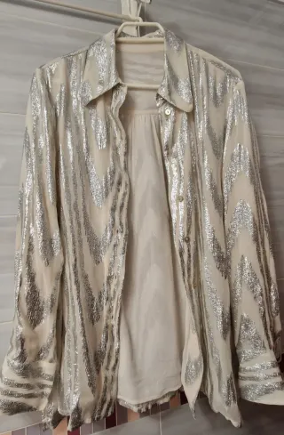 Blusa fiesta beige y plateada