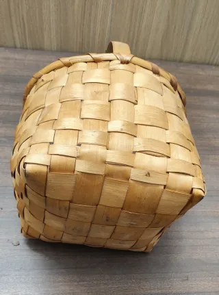 Cesta de mimbre con asa