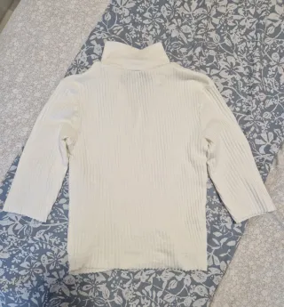 Top blanco con cremallera