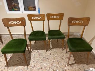 Juego de 4 sillas de madera y terciopelo