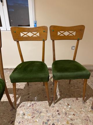 Juego de 4 sillas de madera y terciopelo