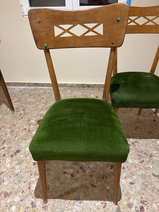 Juego de 4 sillas de madera y terciopelo