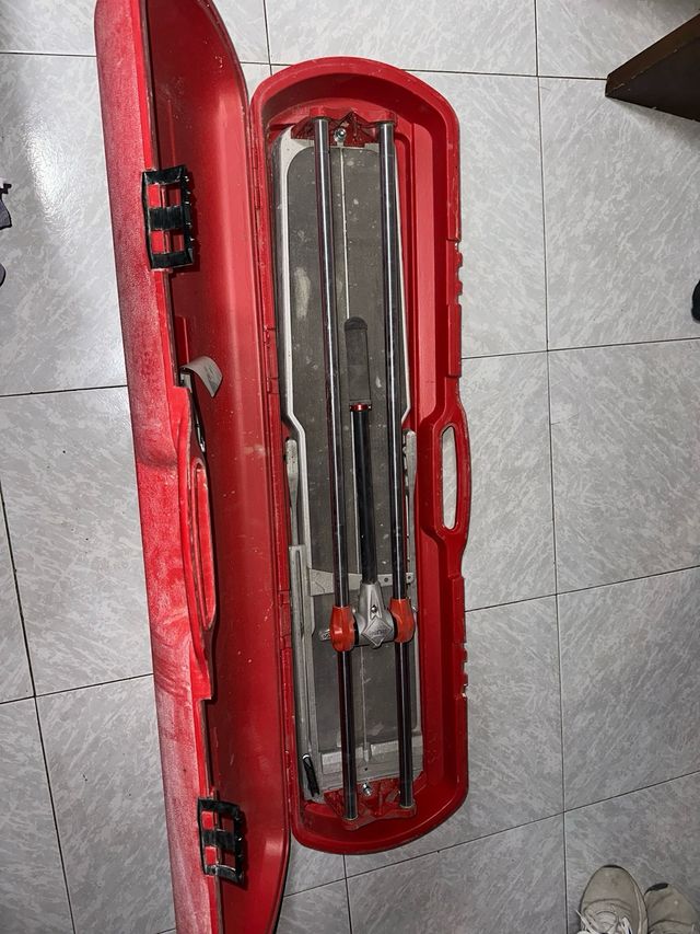 Cortadora de azulejos Rubi