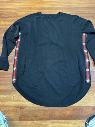 Jersey chica con detalles florales