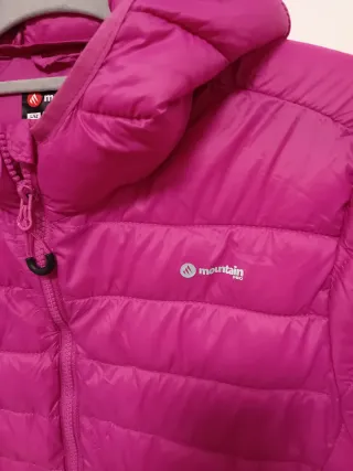 Plumas Mountain Rosa con Capucha