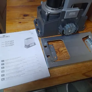 Motor Puerta Corredera Cardin SLACE601 tapa rota