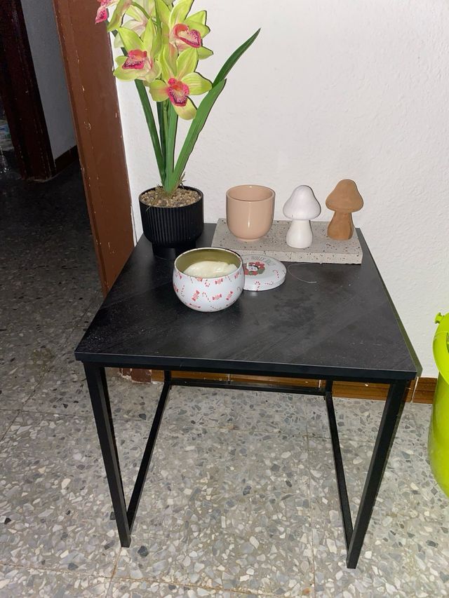 Mesa auxiliar salón metal y madera