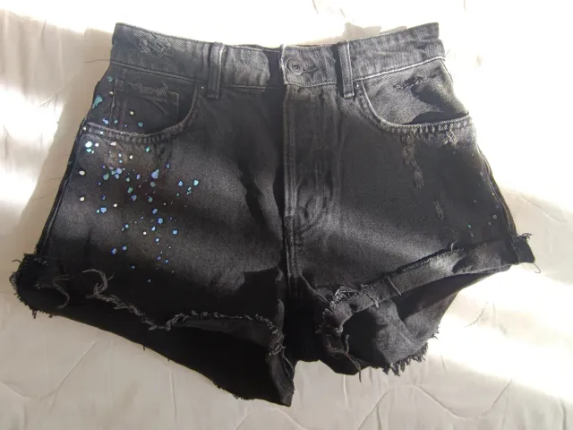Shorts vaqueros negros con salpicaduras