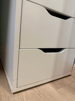 Scrivania Ikea con cassettiera