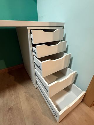 Scrivania Ikea con cassettiera