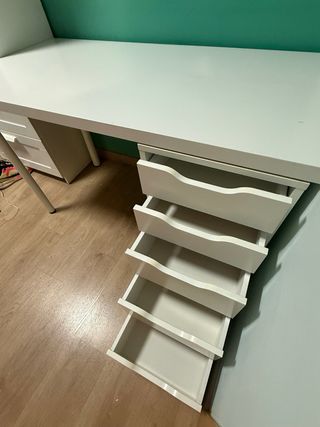 Scrivania Ikea con cassettiera