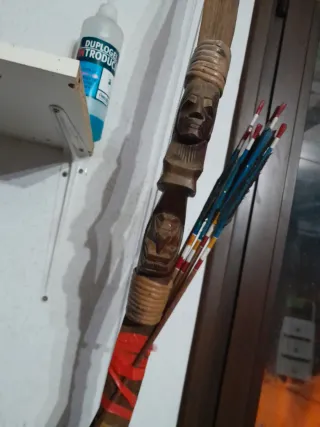 Arco artesanal indígena americano